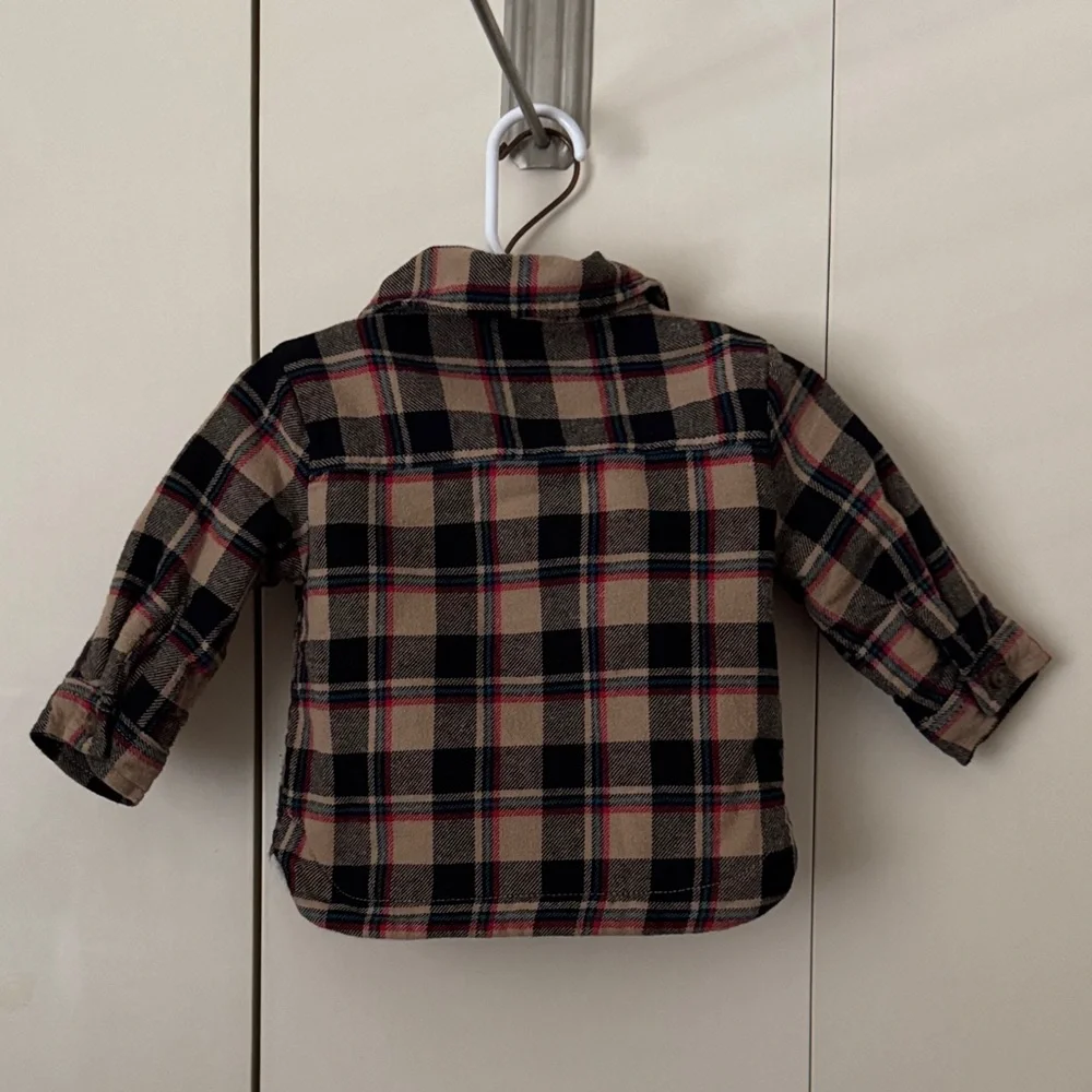 Old Navy baby Plaid Button-Up Shacket size 6-12m